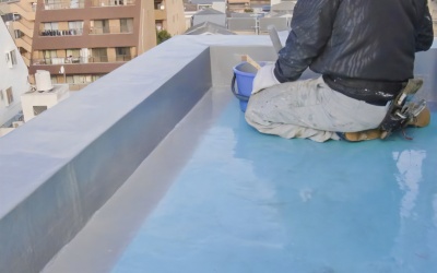 江戸川区でマンション・アパート専門の防水工事なら株式会社FLIPのウレタン防水をする未経験者だった職人